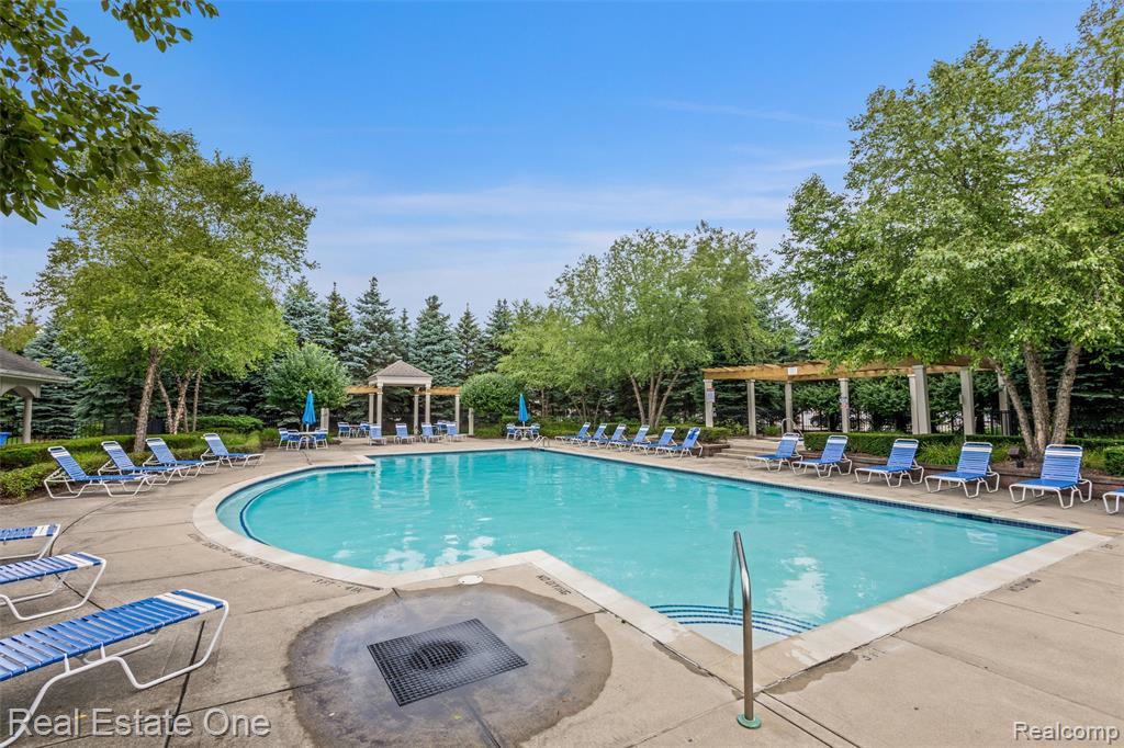 4104 Chesapeake Circle, Walled Lake, MI 48390 — Photo 22