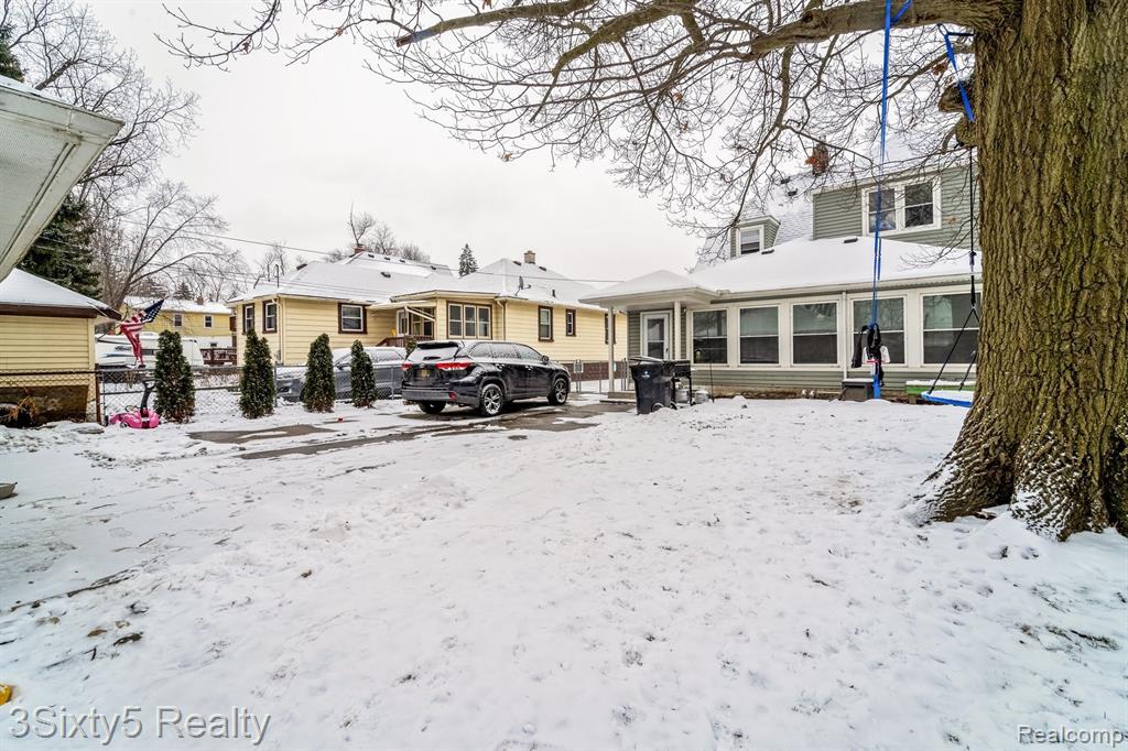 744 RIVERBANK Street, Wyandotte, MI 48192 — Photo 48