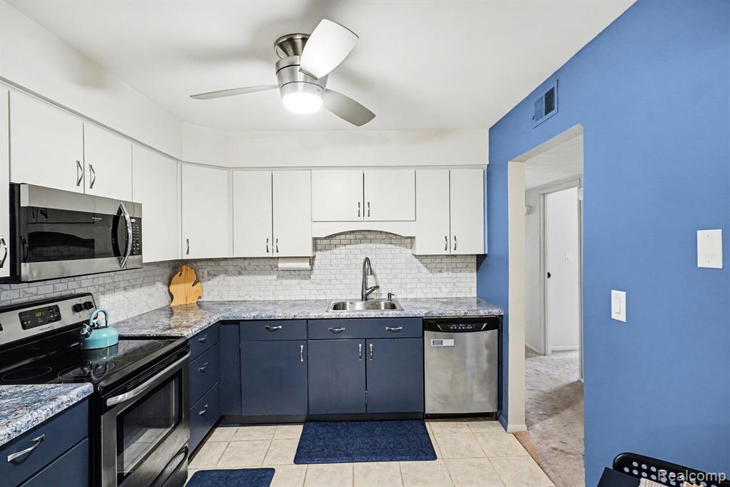 61156 Greenwood Drive, South Lyon, MI 48178 — Photo 10