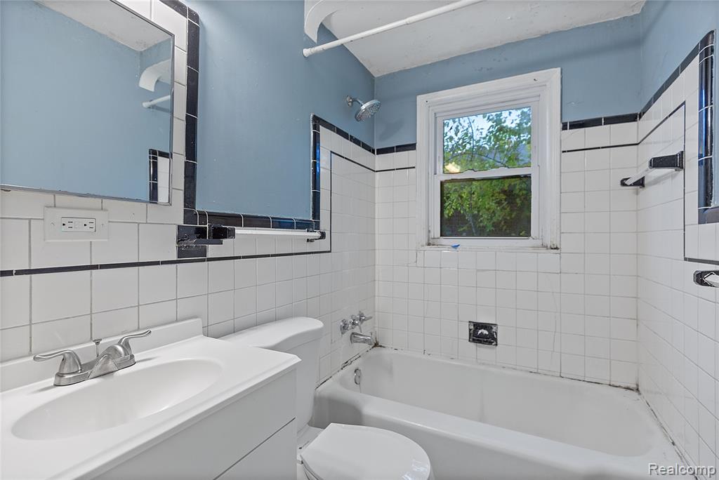 20301 KENOSHA Street, Harper Woods, MI 48225 — Photo 15