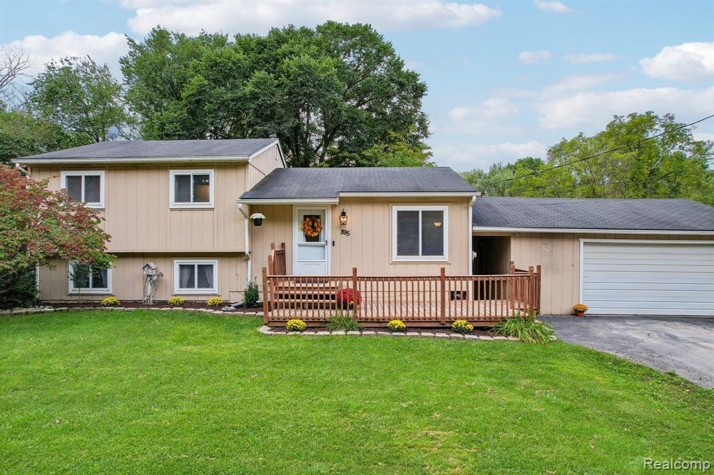 895 N CONKLIN Road, Lake Orion, MI 48362 — front exterior