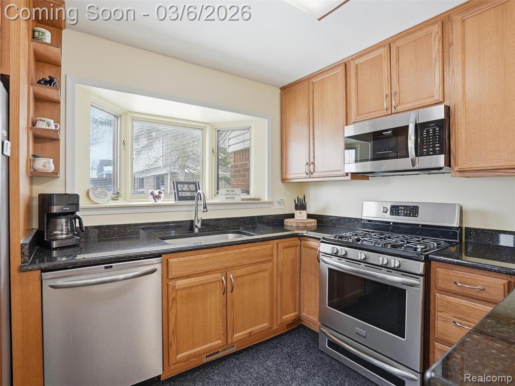 5530 Fox Chase Lane, Clarkston, MI — Photo 9