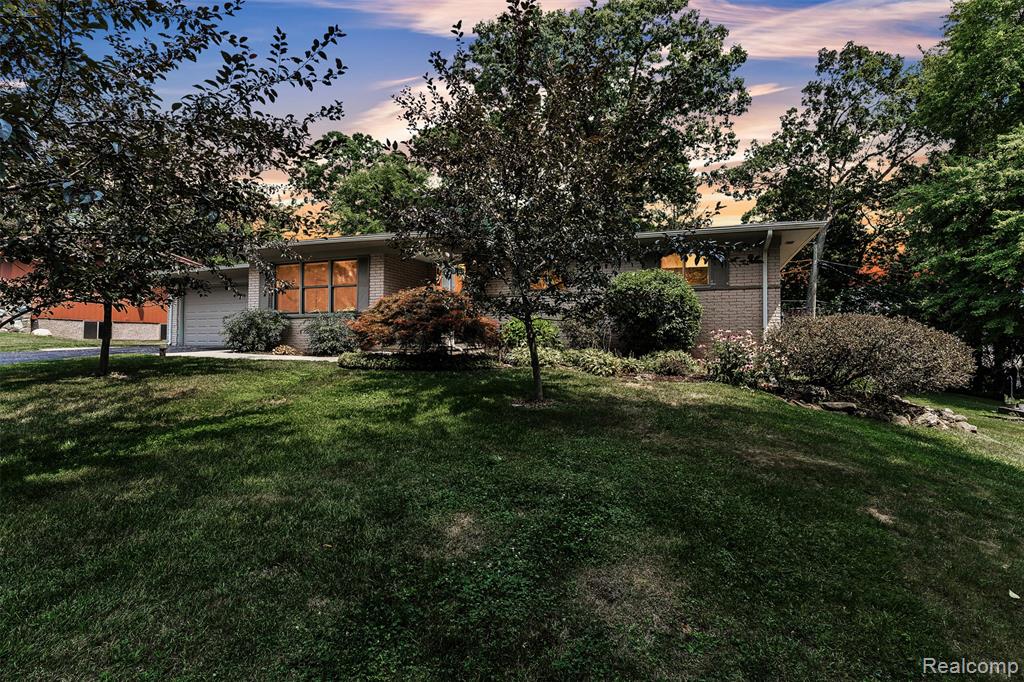 5728 Warbler Drive, Clarkston, MI