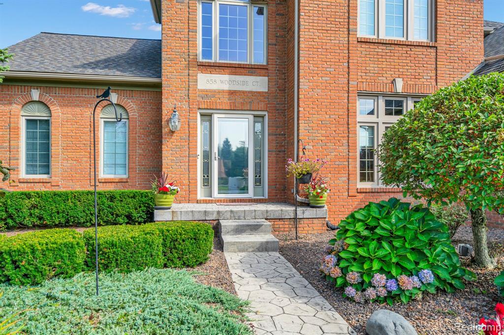 858 WOODSIDE Court, Lake Orion, MI — Photo 3