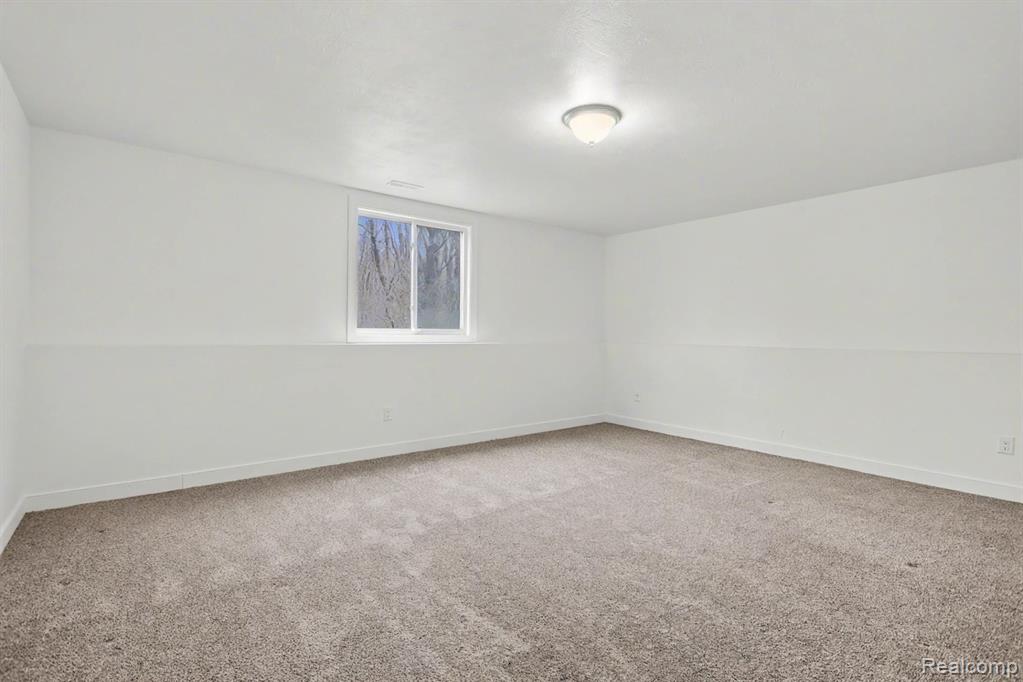 529 Swan River Drive, Benton Harbor, MI 49022 — Photo 10
