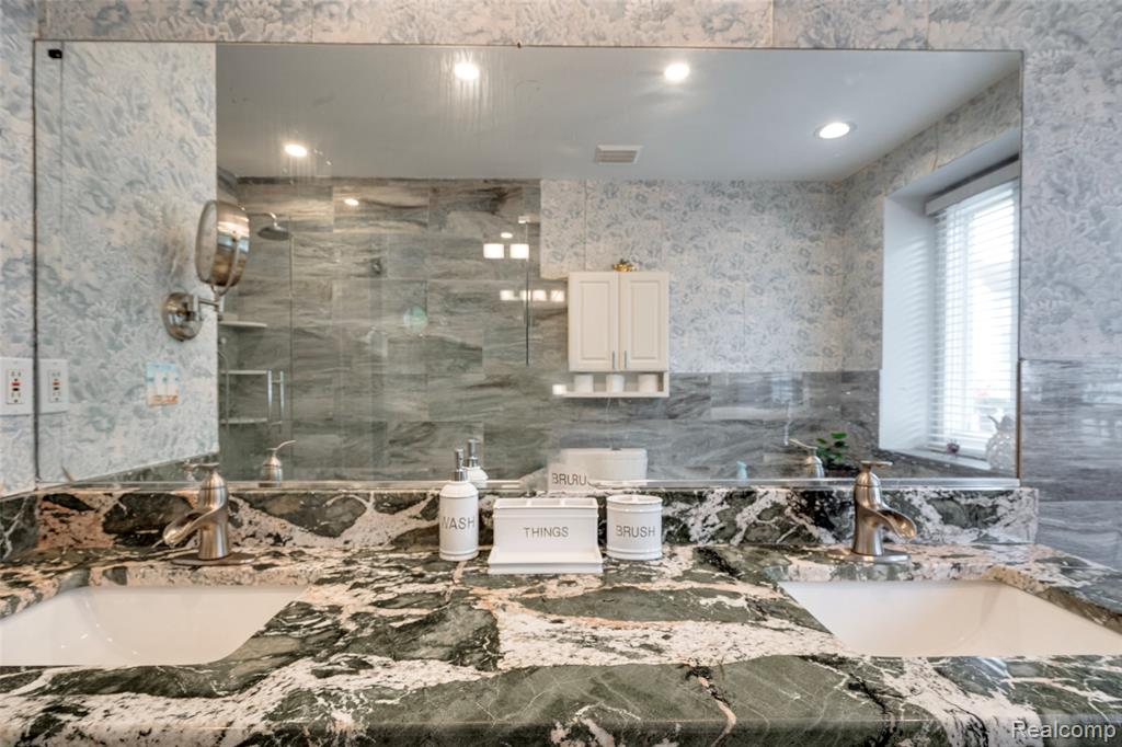 43730 Algonquin Drive, Novi, MI — Photo 32