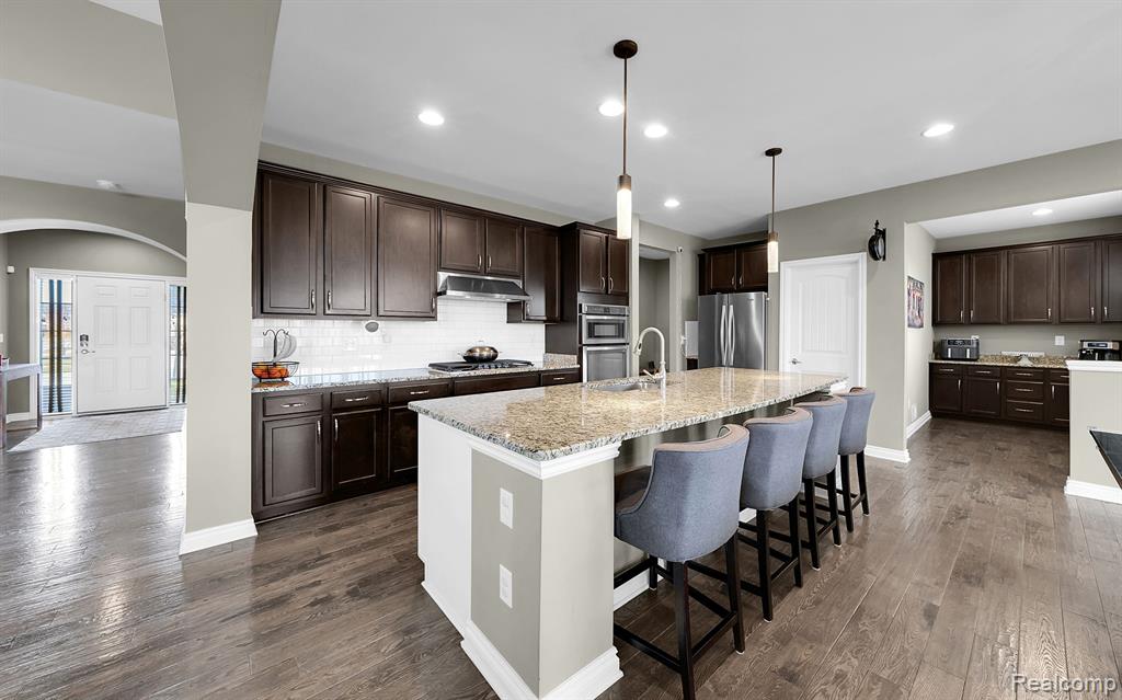 49473 CRANBROOK Drive, Macomb, MI 48044 — Photo 9