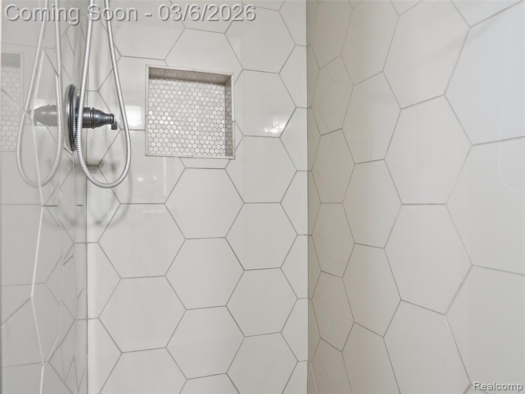 5530 Fox Chase Lane, Clarkston, MI — Photo 19