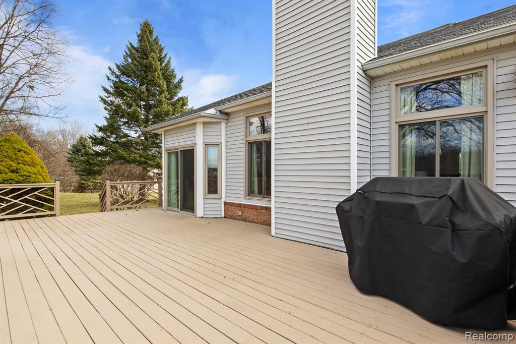 6330 STONEWOOD Drive, White Lake, MI 48383 — Photo 32