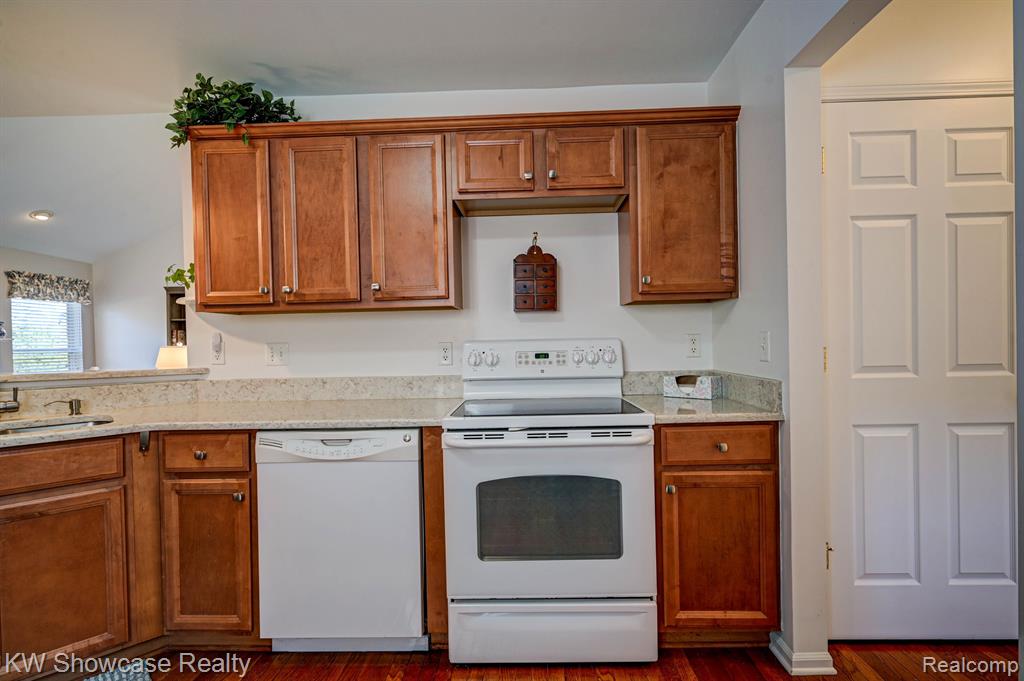 1074 ANDOVER Circle, Commerce Twp, MI 48390 — Photo 19