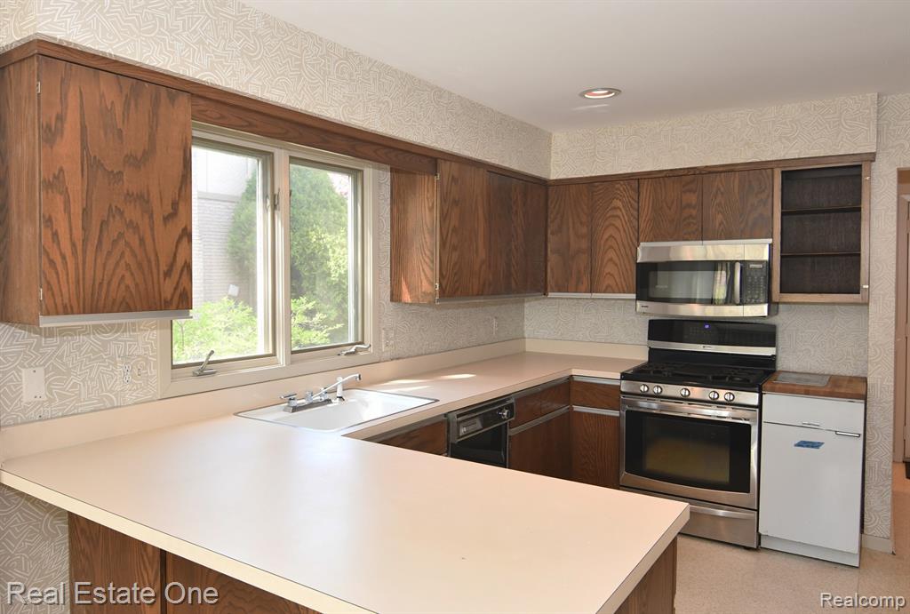 20080 Longridge Court, Northville, MI 48167 — Photo 15