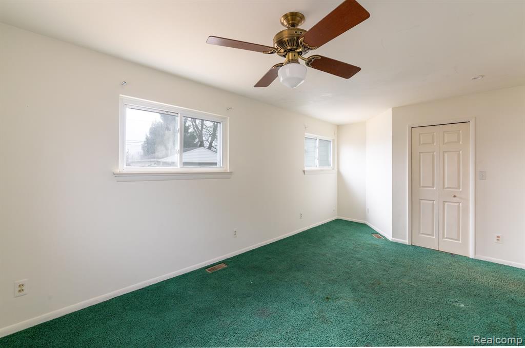 8374 MAYFAIR Street, Taylor, MI 48180 — Photo 17