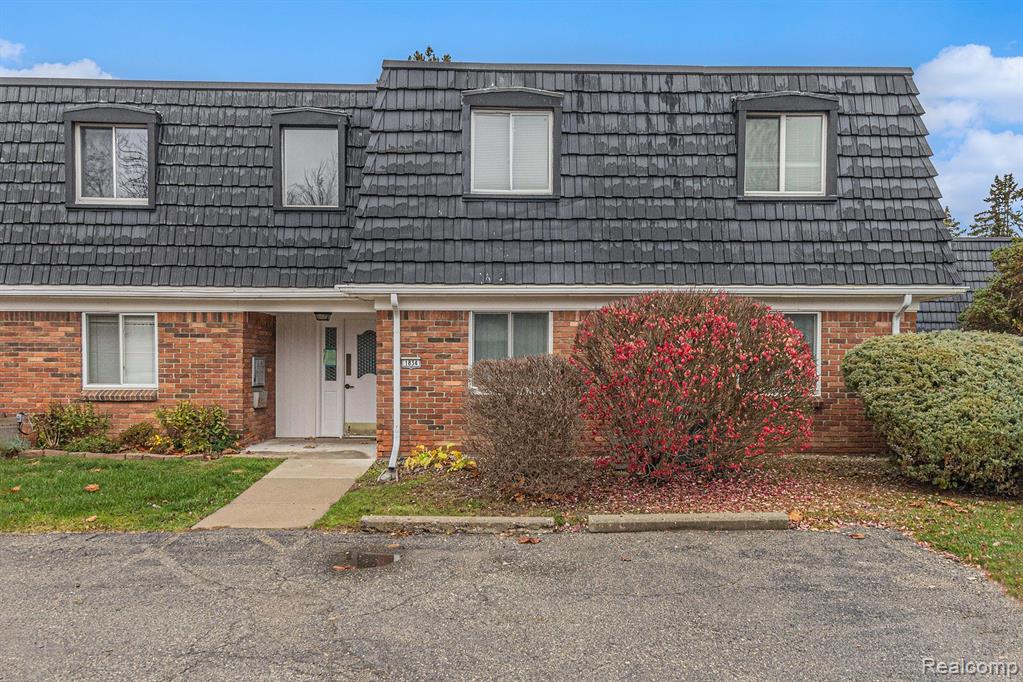 1834 COLONIAL VILLAGE Way, 2, Waterford, MI 48328 — Photo 3