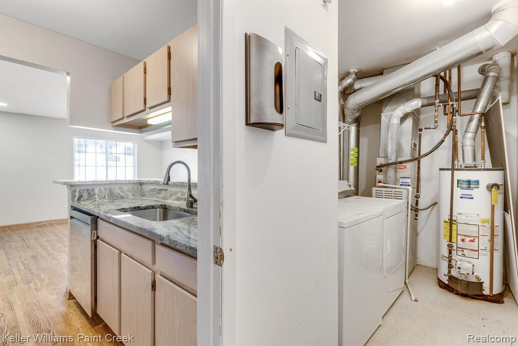 22040 Cape Cod Way, Farmington Hills, MI 48336 — Photo 18
