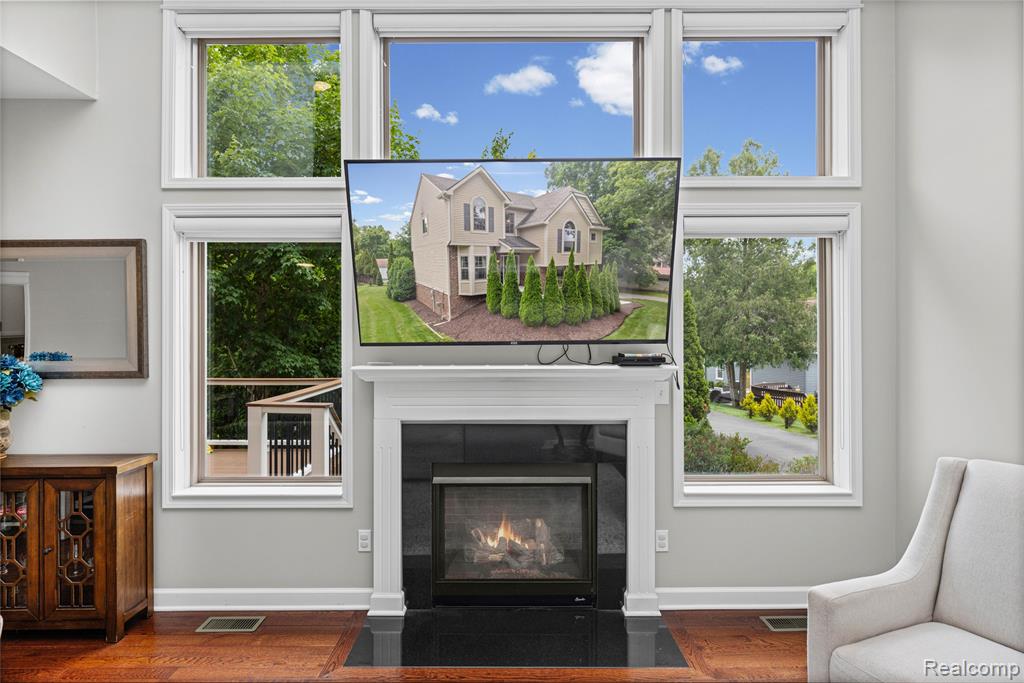 730 Leon Road, Walled Lake, MI 48390 — Photo 2