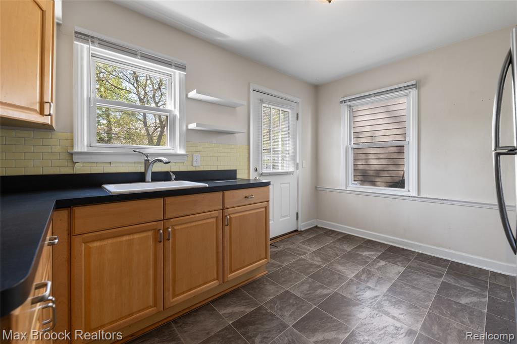 450 E MAPLEHURST Street, Ferndale, MI 48220 — Photo 5