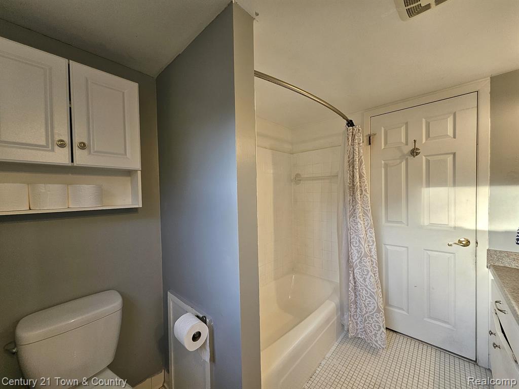 4996 Foxcroft Drive, Troy, MI 48085 — Photo 11