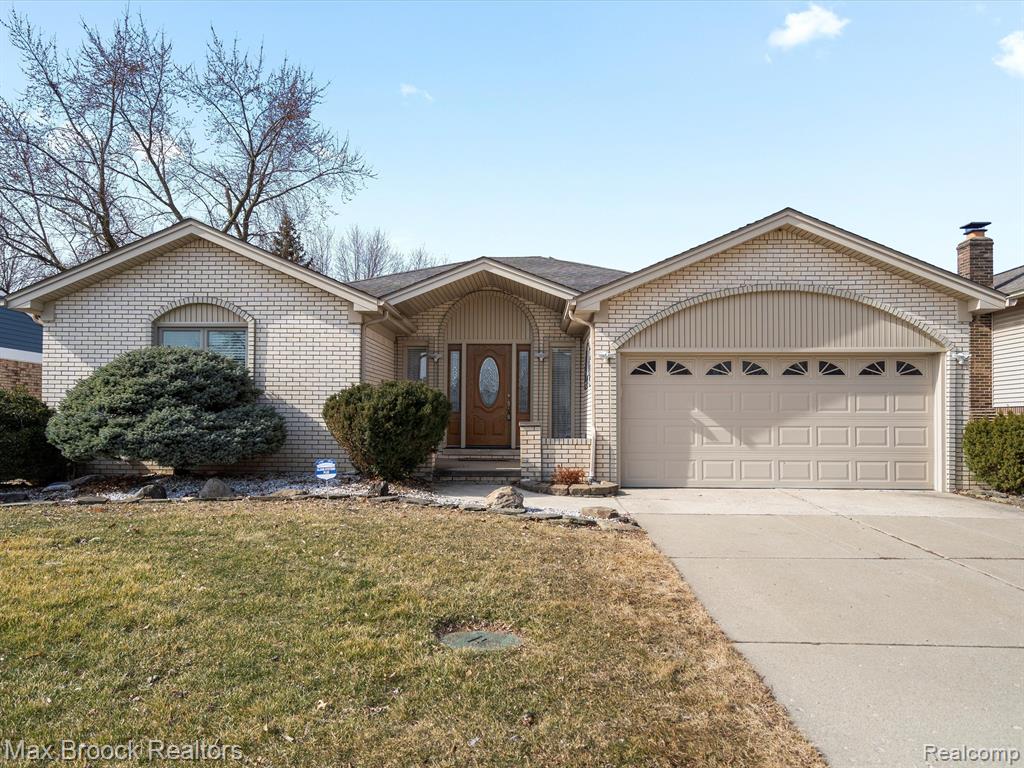 45419 HEATHERWOODE Lane, Macomb, MI 48044 — front exterior