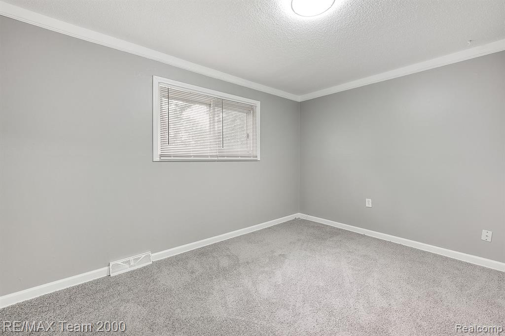 6325 FELLRATH Street, Taylor, MI 48180 — Photo 12
