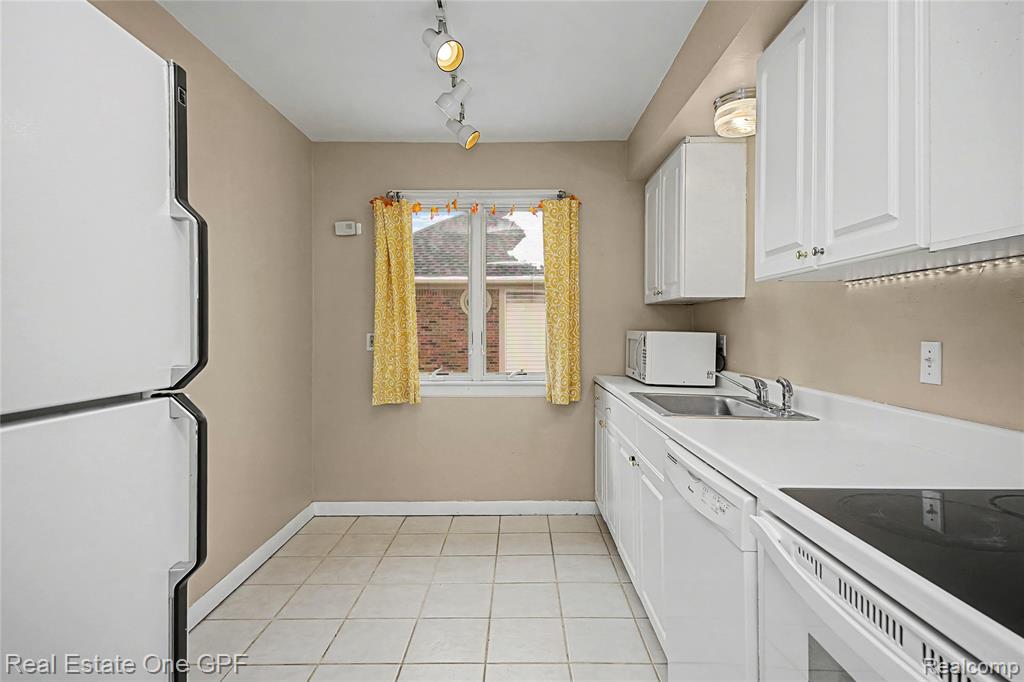 506 W 12 Mile Road, Royal Oak, MI 48073 — Photo 32