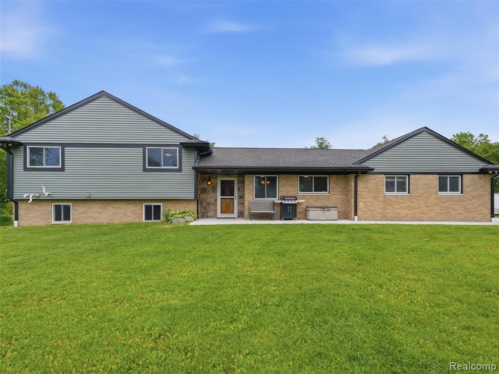 8620 Joey Drive, Pinckney, MI 48169 — front exterior