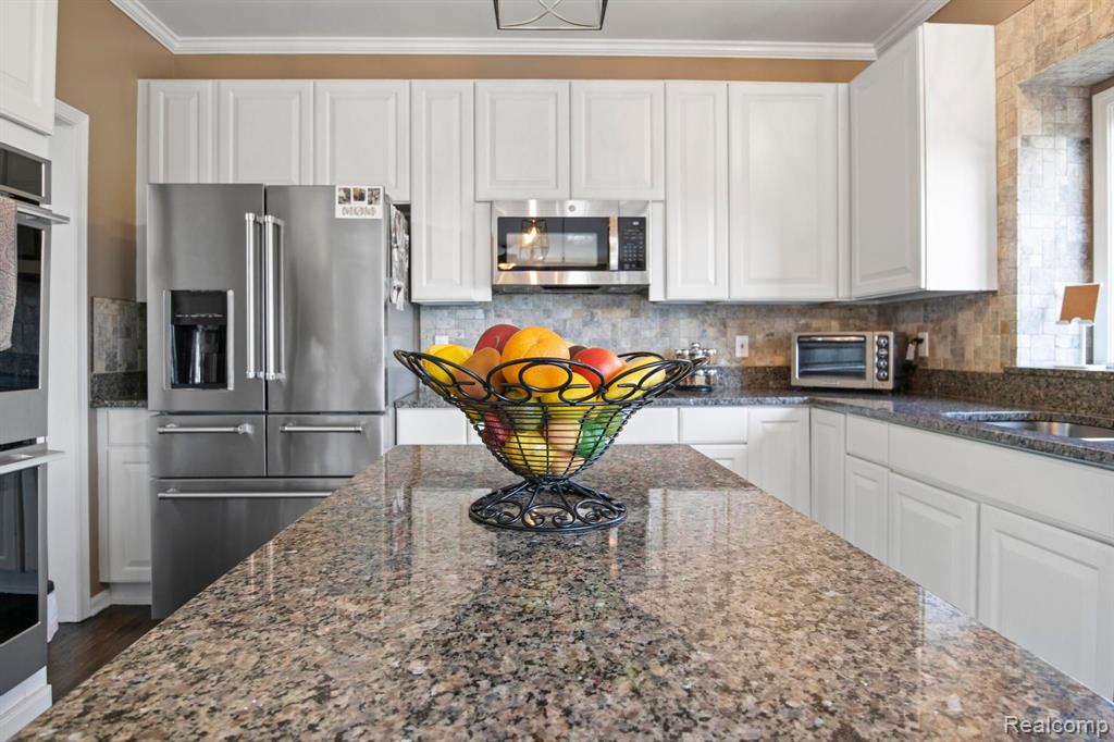 8978 WOODLORE SOUTH Drive, Plymouth, MI 48170 — Photo 39