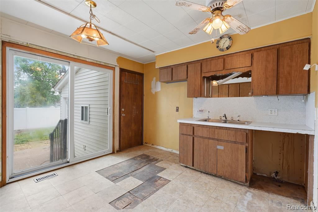 75 Preston Avenue, Waterford, MI 48328 — Photo 14