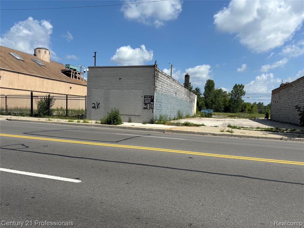 218 W 7 Mile Road, Highland Park, MI 48203 — Photo 3