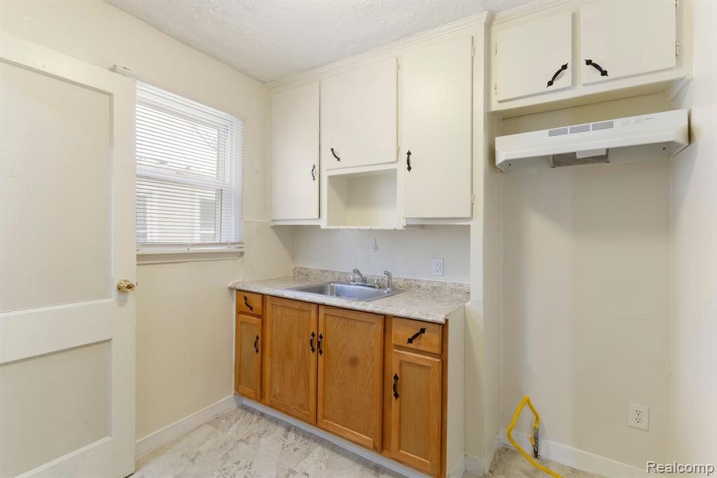 3112 S BASSETT Street, Detroit, MI 48217 — Photo 11