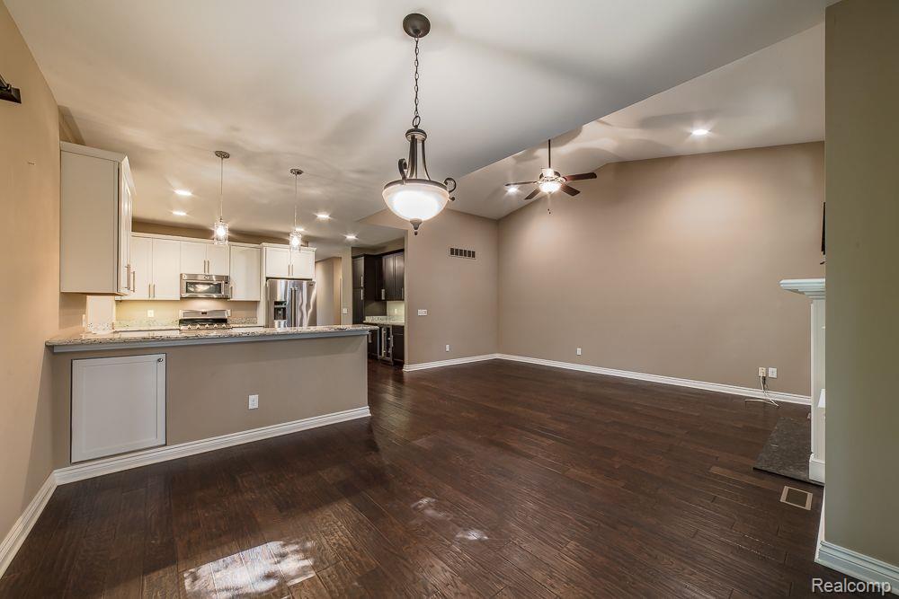9546 KINGSWAY Circle, Clarkston, MI 48348 — Photo 19