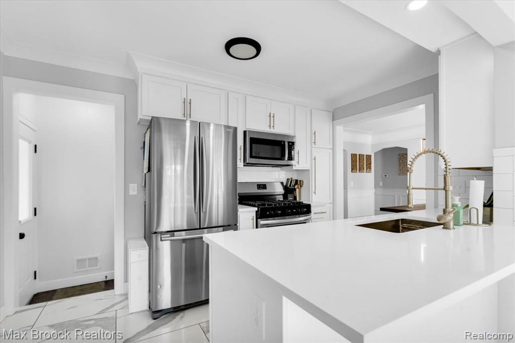 4203 Berkshire Road, Royal Oak, MI 48073 — Photo 11