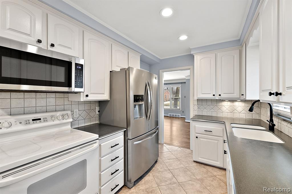 4126 BERKSHIRE Road, Royal Oak, MI 48073 — Photo 14