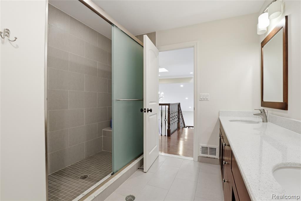 2084 Wabeek Hill Court, Bloomfield Hills, MI 48302 — Photo 36