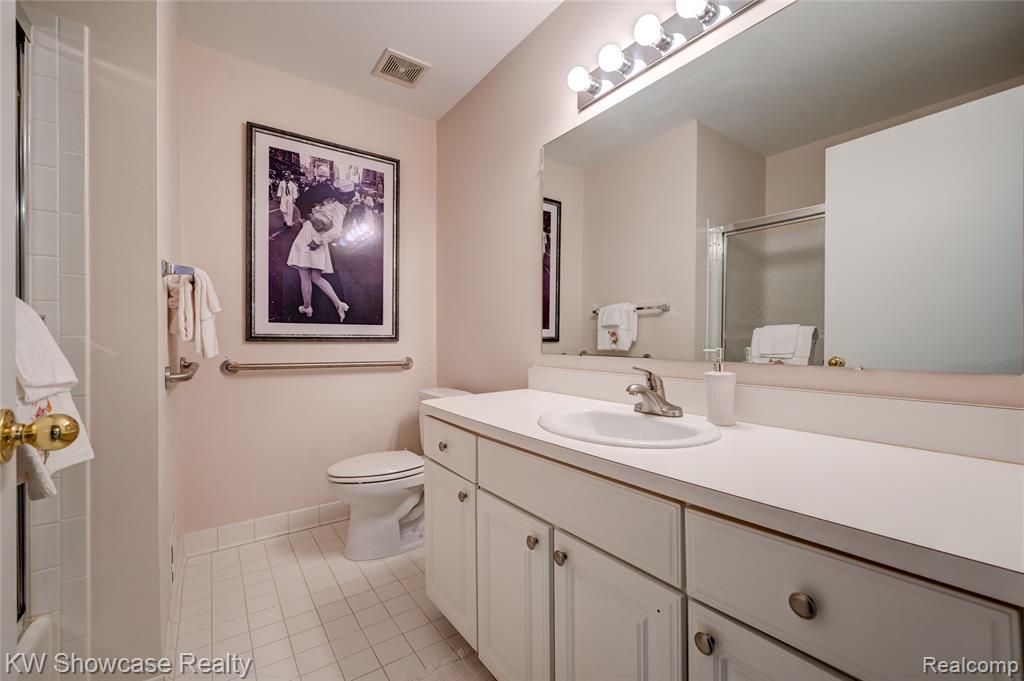 458 N Oak Drive, Commerce Twp, MI 48390 — Photo 34