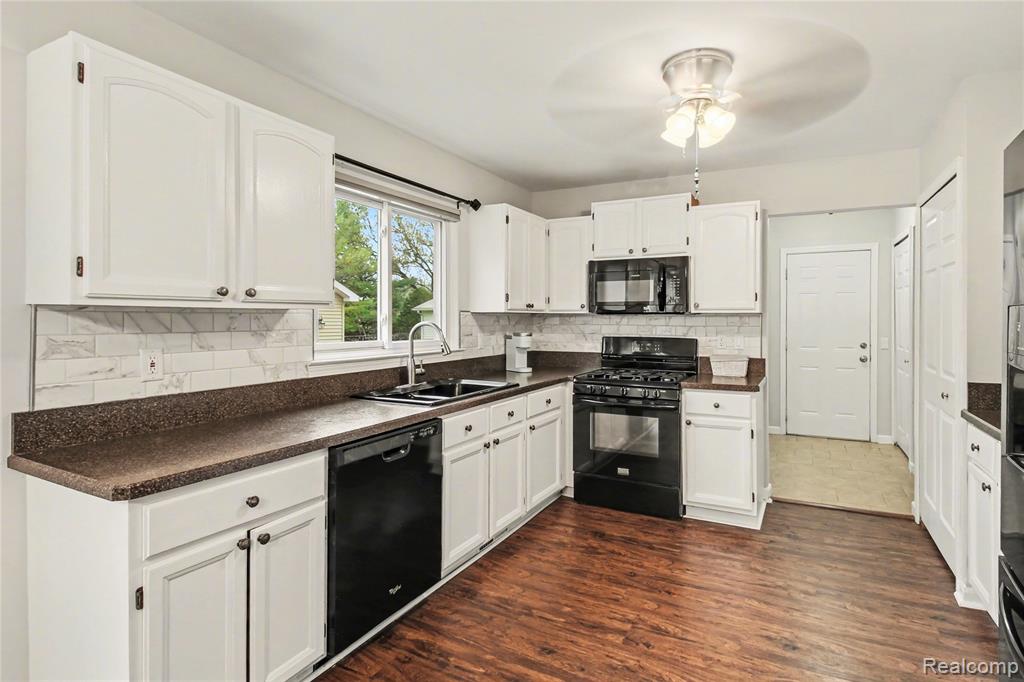 920 Meadowlark Lane, Howell, MI 48843 — Photo 8