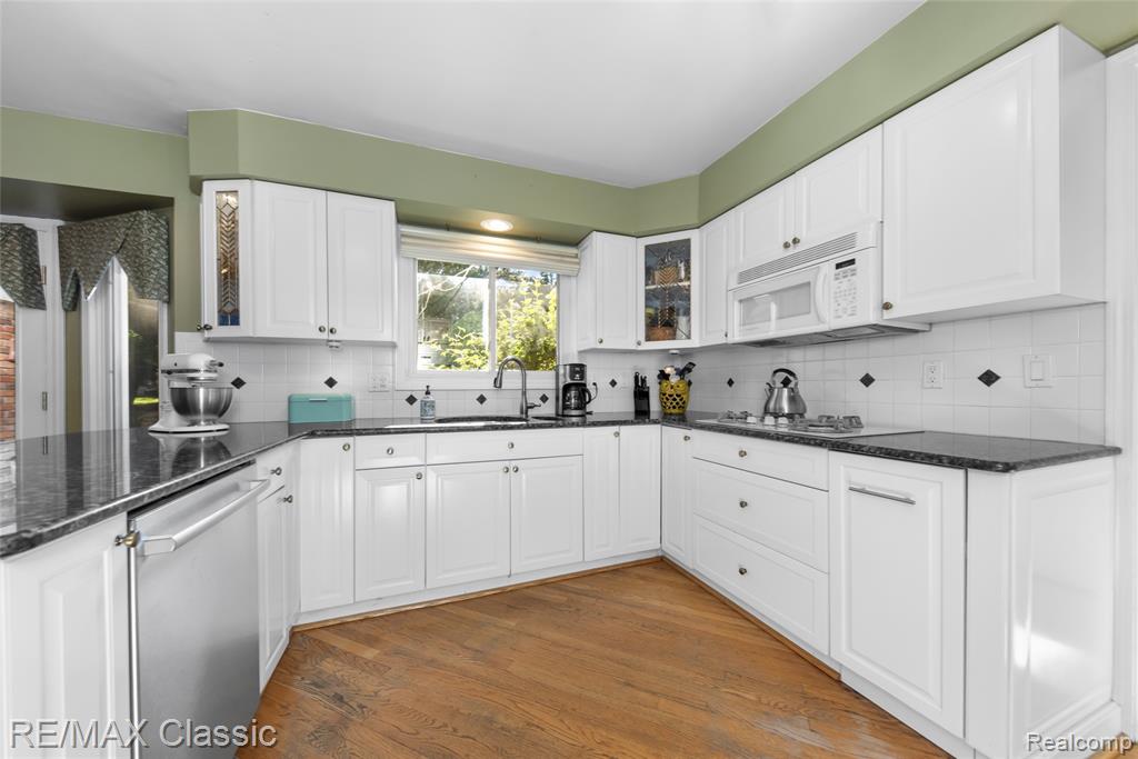 20540 Woodcreek Boulevard, Northville, MI 48167 — Photo 22