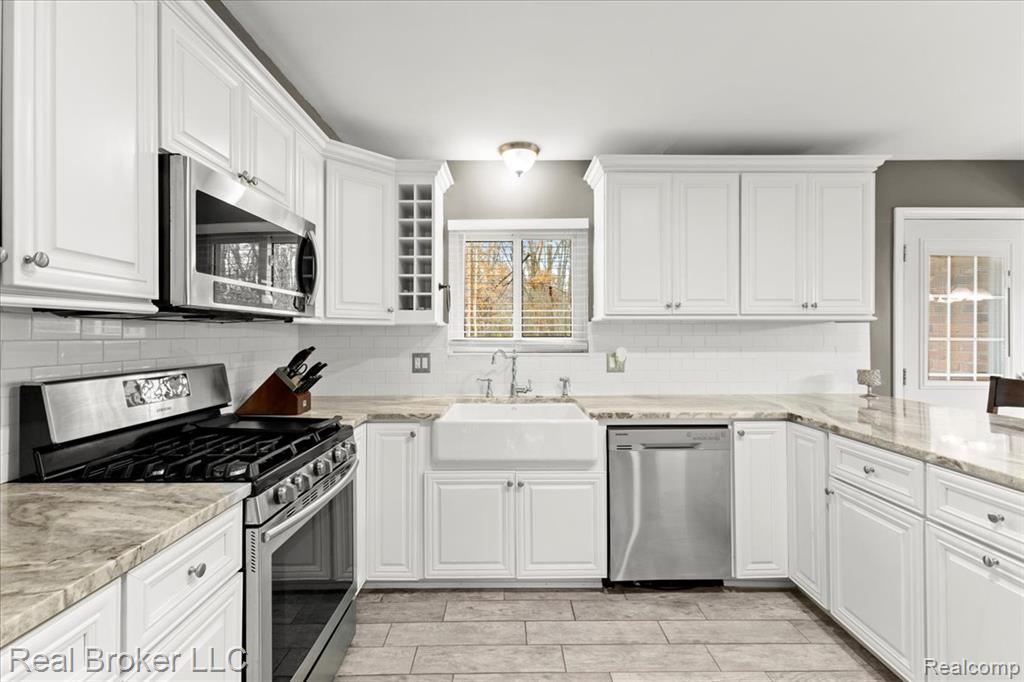 52048 Brentwood Drive, Shelby Twp, MI 48316 — Photo 21