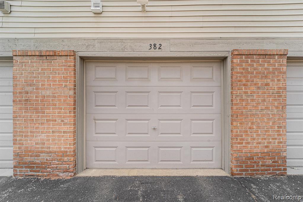 382 MARIGOLD Circle, Westland, MI — Photo 16