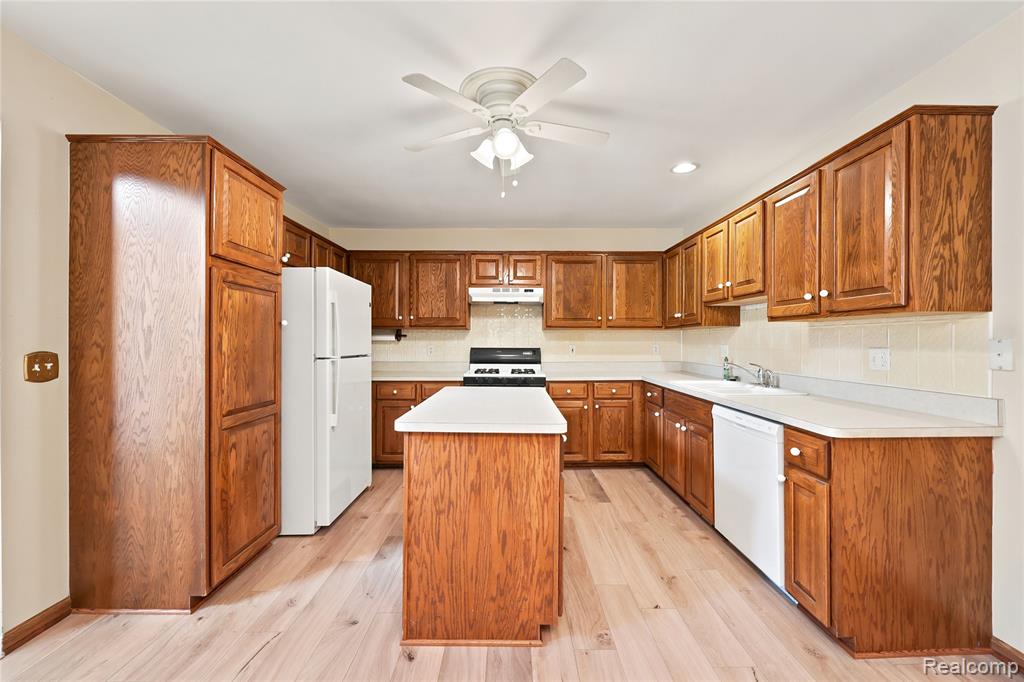 54698 Bellingham Drive, 56, Utica, MI 48316 — Photo 12
