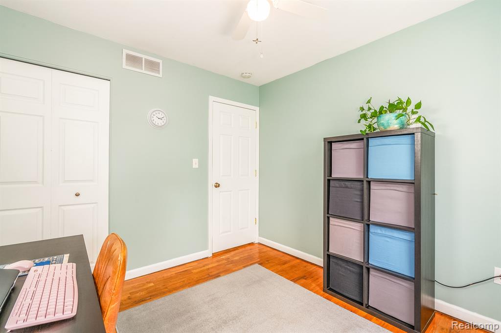 9705 HAMILTON Street, Belleville, MI 48111 — Photo 12