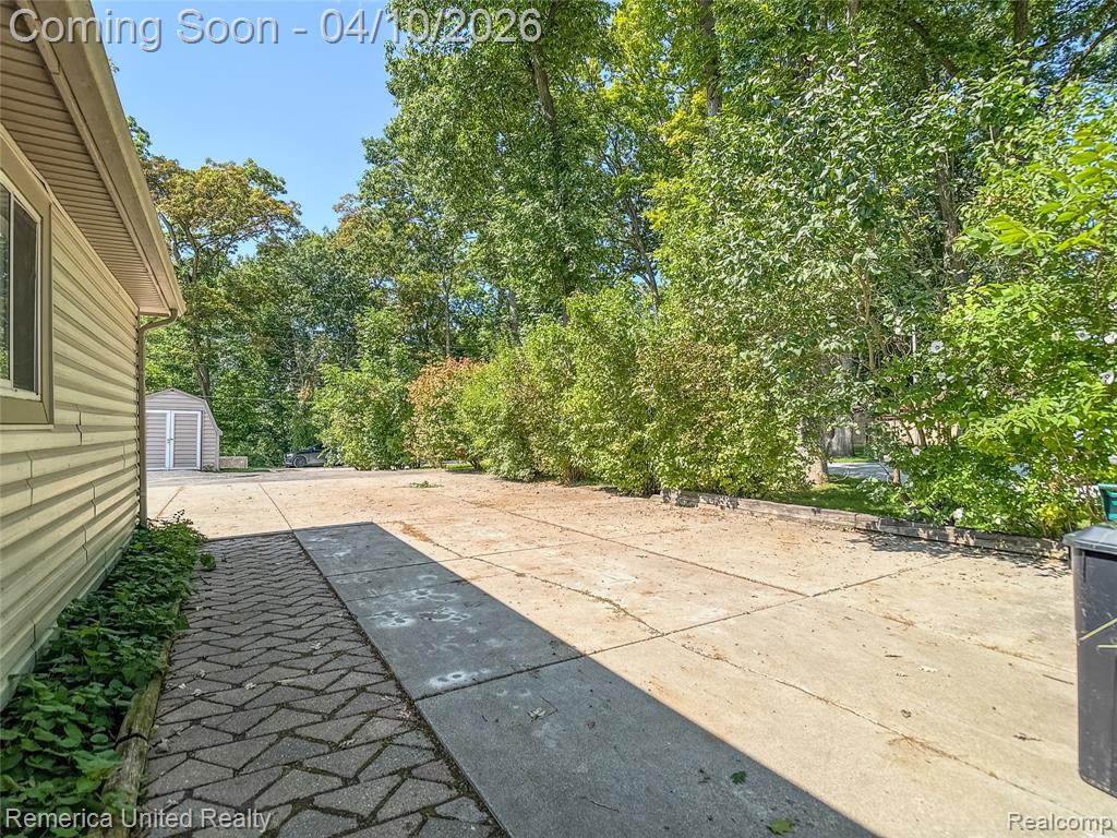 16431 Oak Hill Drive, Fenton, MI 48430 — Photo 6