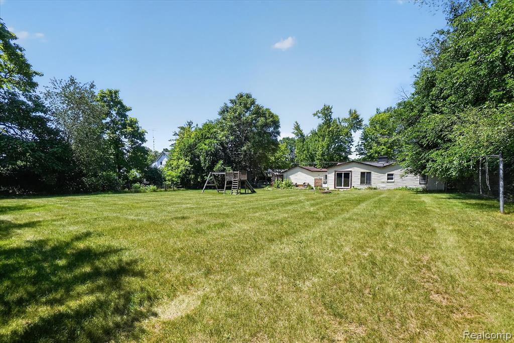 508 Deland Road, Flushing, MI 48433 — Photo 32