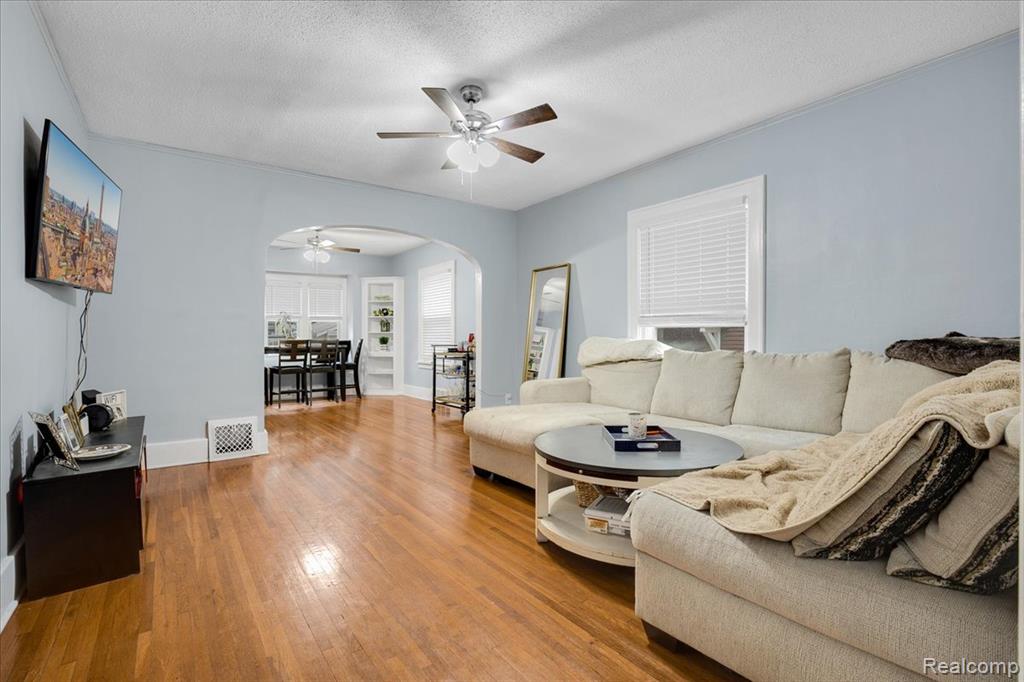 526 N Washington Avenue, Royal Oak, MI 48067 — Photo 5