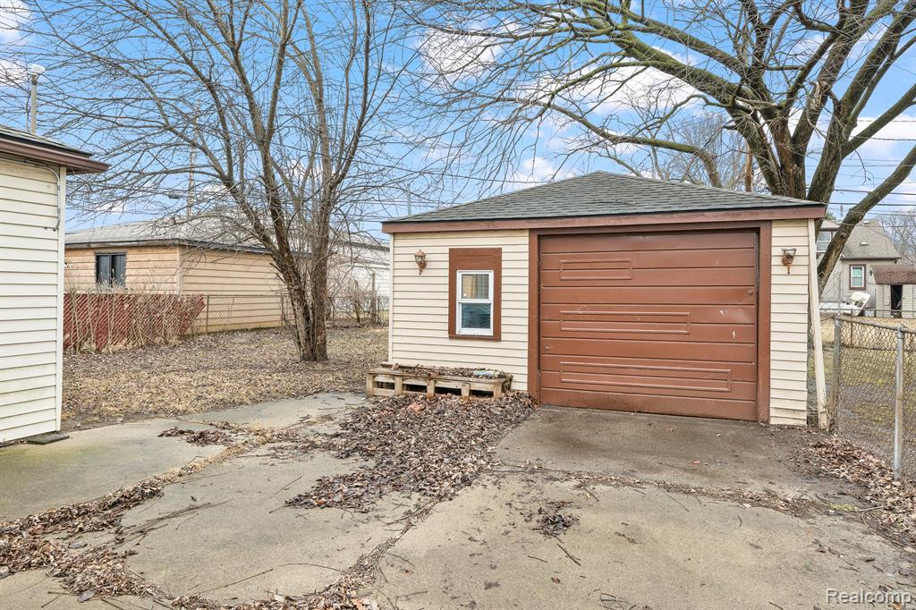 5684 GERTRUDE Street, Dearborn Heights, MI 48125 — Photo 4