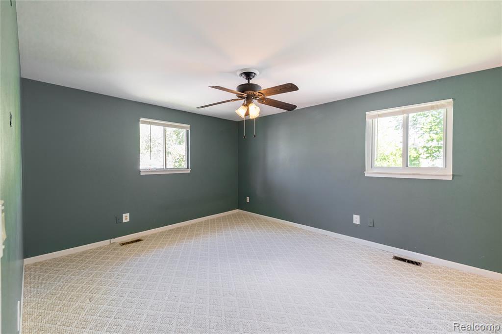 569 Hendrickson Boulevard, Clawson, MI — Photo 15