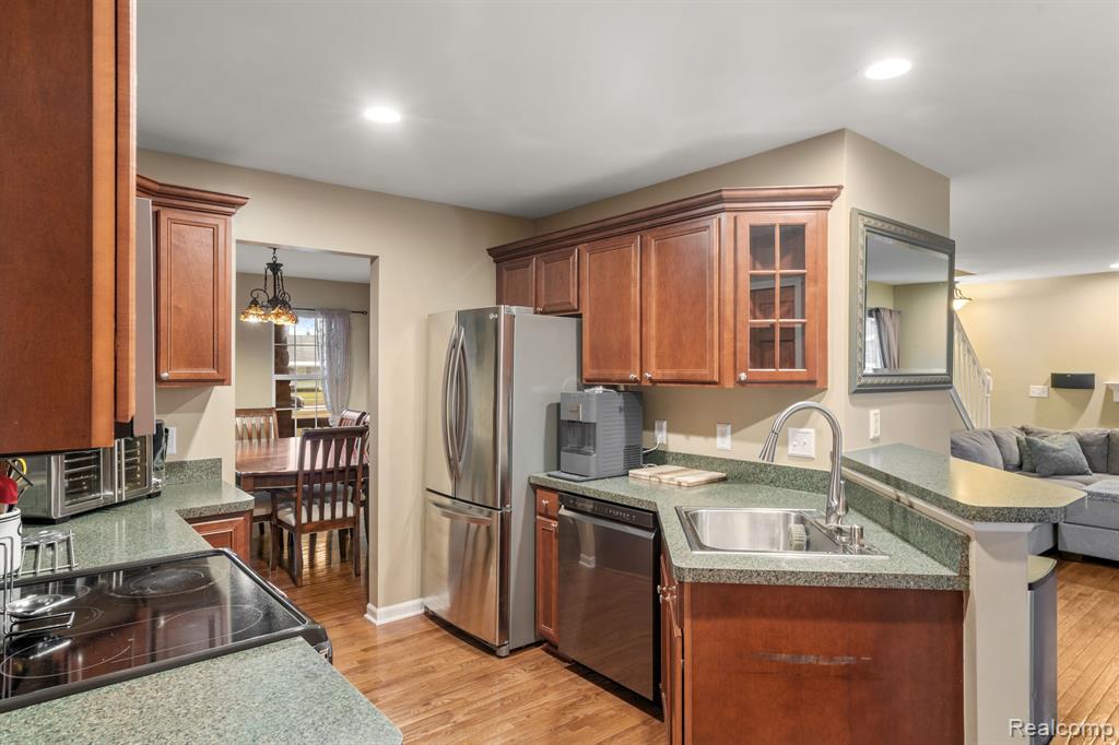 733 W Woodside Avenue, Madison Heights, MI 48071 — Photo 14