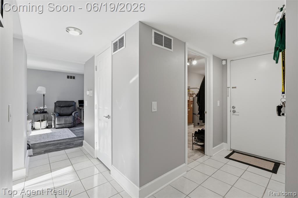 42374 Lochmoor Street, Clinton Twp, MI 48038 — Photo 17
