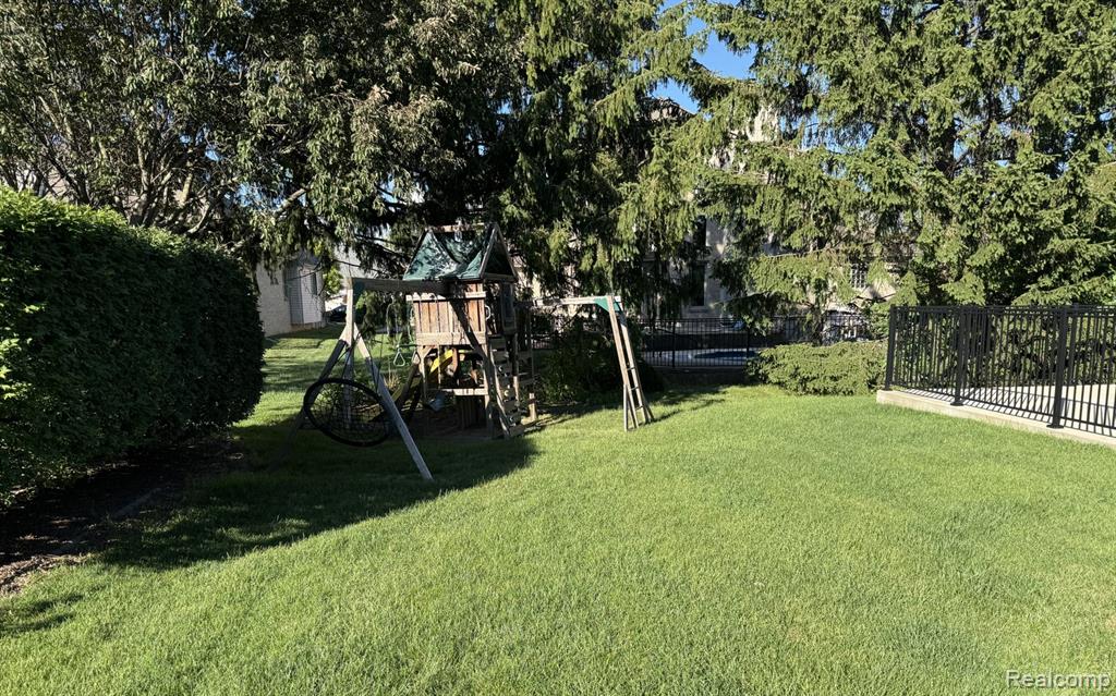 48428 Estera Drive, Utica, MI 48315 — Photo 41