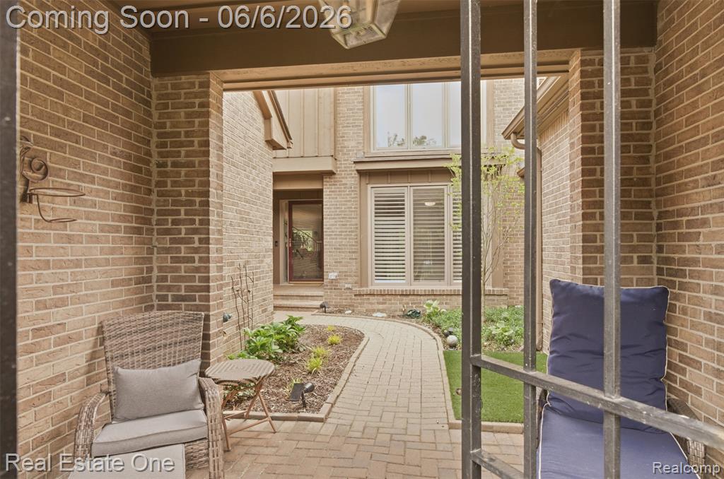 23910 Trailwood Court, 82, Bingham Farms, MI 48025 — Photo 3