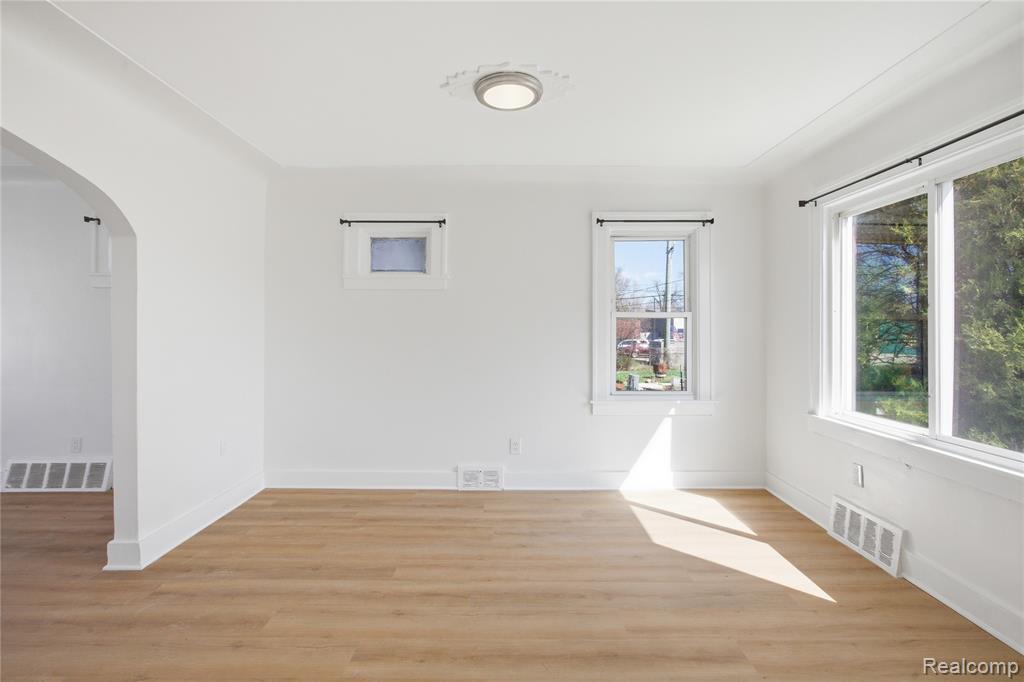 41 W George Avenue, Hazel Park, MI 48030 — Photo 11